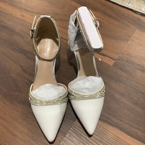 New beautiful heels- size 6